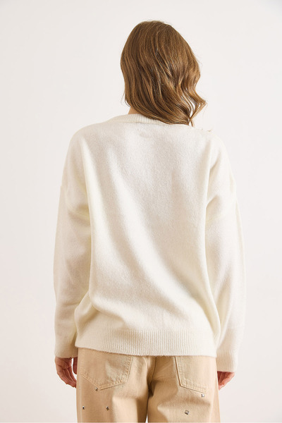 Olalook Women's White Heart Detailed Soft Textured Knitwear Sweater Kzk-19001015