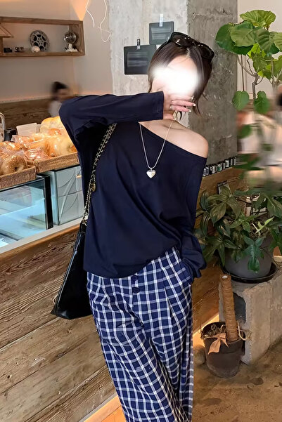 Tarz Cool White Navy Blue 2 Pack Women's Off-Shoulder Boat Neck Oversize Long Sleeve T-Shirt