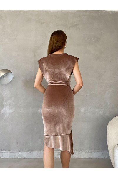 Modafeminen Βραδινό φόρεμα από βελούδινο ελαστικό ύφασμα με λεπτομέρεια μπροστινού φλοράλ 582681 ΜΠΕΖ