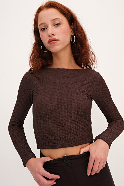 Addax Backless Textured Blouse B0574