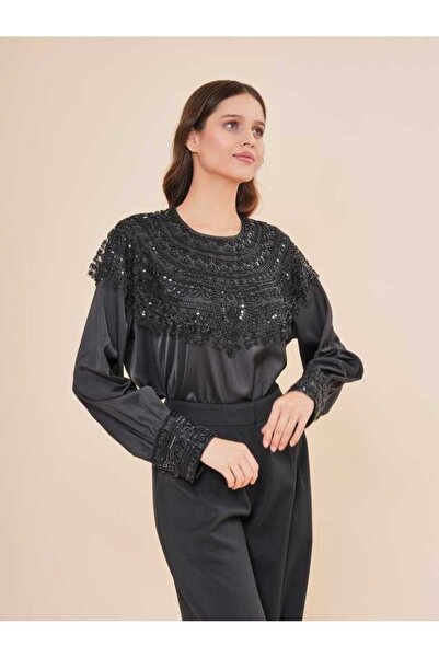 Serpil Exclusive Dantel ve Pul Detaylı Saten Bluz 50402