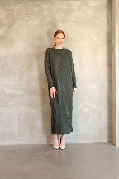 QUAWEAR فستان محتشم بياقة دائرية وتصميم غير متماثل، مصنوع من قماش مرن وممرسر ...