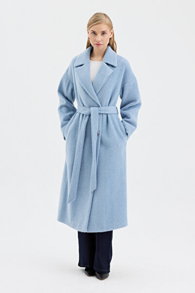 DOLCEBELLA KADIN KRUVAZE KAPAMA KUŞAK DETAYLI MAVİ UZUN KABAN