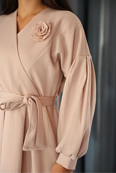 QUAWEAR V-Neck Belted Waist Pleated Rose Accessory Imported Knitted Fabric Full Length Dress