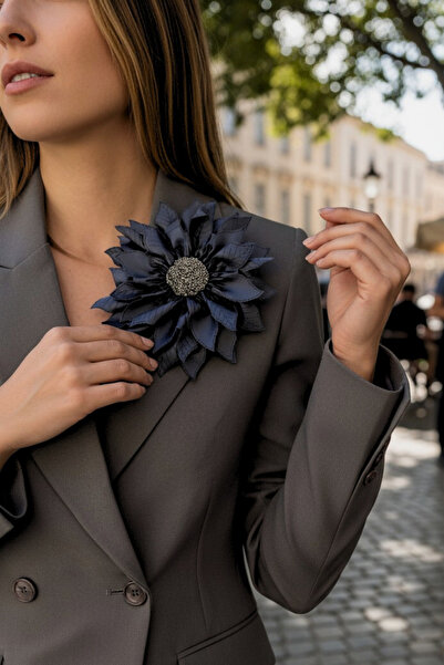 Trend aksesuar Lazer Kesim Parlak Boncuk Detaylı Suni Deri Çiçek Broş