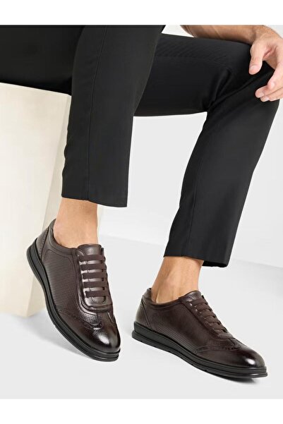 Robert Wood حذاء كاجوال سهل الارتداء بغطاء للأجنحة