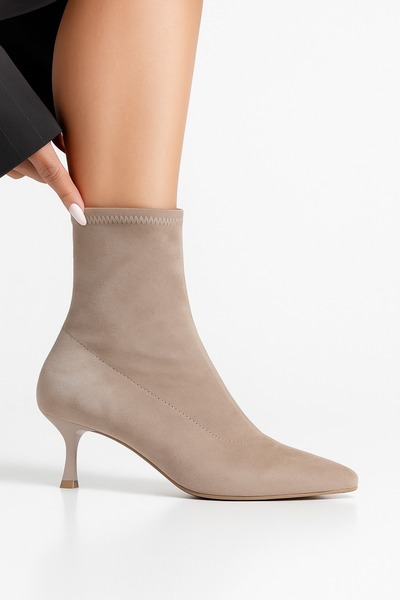 Giydim Gidiyor Mouni Süet İnce Topuk Bot Bej