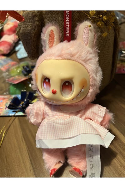 labubu sepeti Açık pembe elbiseli Labubu