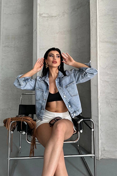 Alfanora سترة جينز قصيرة بجيبين وطيات على الأكمام بلون أزرق ثلجي d2000