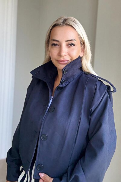 Muna Boutique سترة نسائية زرقاء داكنة بأزرار على طراز هاكم ياكا