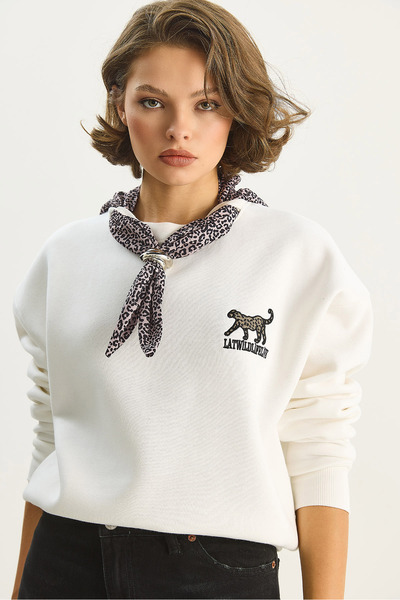 Bianco Lucci Kadın Fular Detaylı Leopar Nakışlı Üç İplik Şardonlu Oversize Sweatshirt 6917 60283616