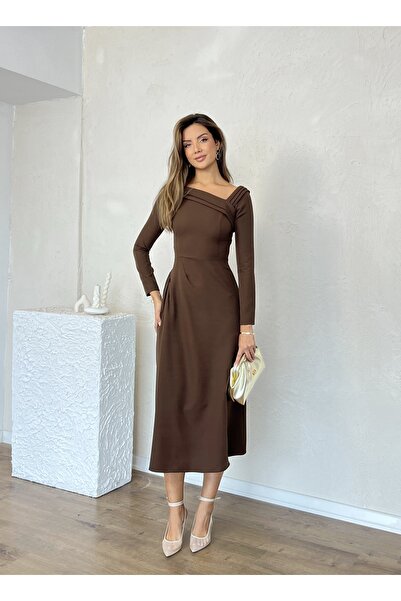 Nesil Γυναικείο φόρεμα Leonora με λεπτομέρεια στον ώμο με λαιμόκοψη και μήκος μέχρι το πάτωμα