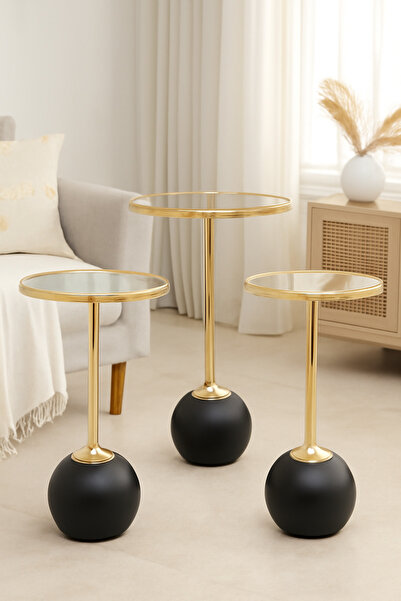 Living مجموعة من 3 طاولات جانبية زجاجية بإطار من الفولاذ المقاوم للصدأ باللون الذهبي وقاعدة كروية سوداء