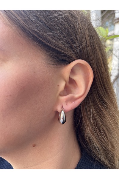 TUĞÇE TURAP 14K Çelik Gümüş Renk Oval Bombeli Halka Küpe - Kararmaz