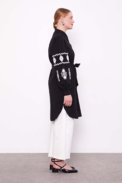 Levidor Siyah Kolları Desenli Yırtmaç Detaylı Tunik