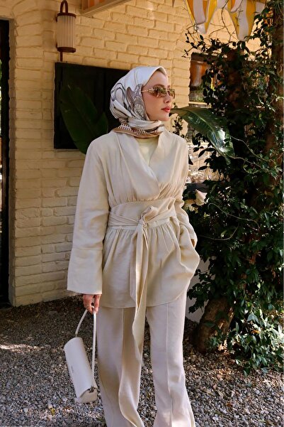 Levidor Beige Belted Double Suit