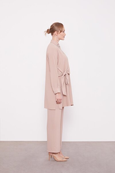 Levidor Κ.Μπεζ Κοστούμι δύο τεμαχίων με κεντημένο γιακά