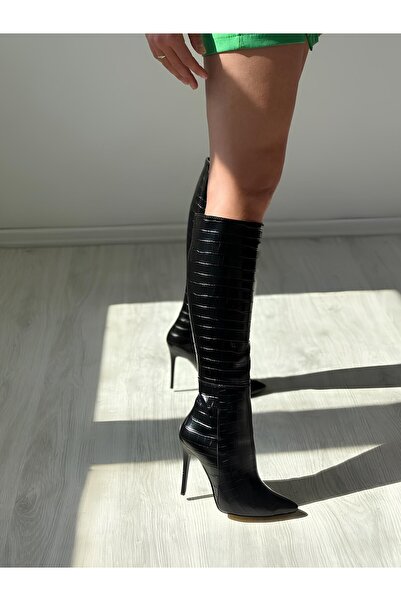 Favi Ayakkabı Siyah Rugan Kroko Desenli İnce Topuklu Şık Çizme