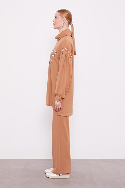 Levidor Karamel İnci Kol Detaylı Spor Takım