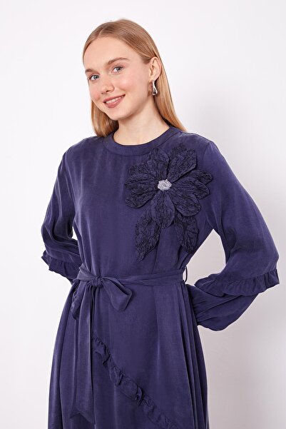 Levidor Φόρεμα Cupra με λεπτομέρεια λουλουδιών σε μπλε ναυτικό χρώμα