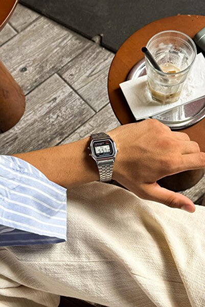 Flaw Wear Retrowatch Silver Color Wristwatch