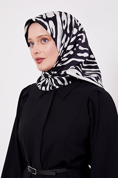 Levidor Black-And-White Leopard Pattern Twill Silk Scarf