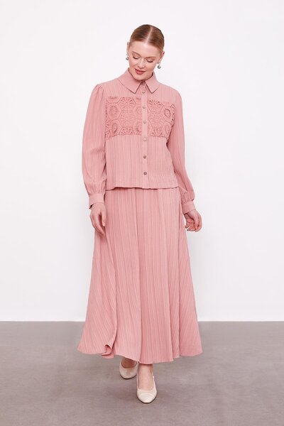 Levidor Pink Guipure Detailed Skirt Set