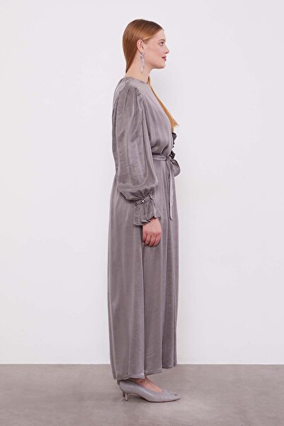 Levidor Gray Dress with Flower Accessories