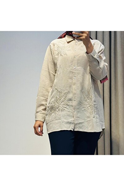 Karma KADIN NAKIŞ İŞLEMELİ OVERSİZE KESİM DÜZ BEJ RENK GÖMLEK