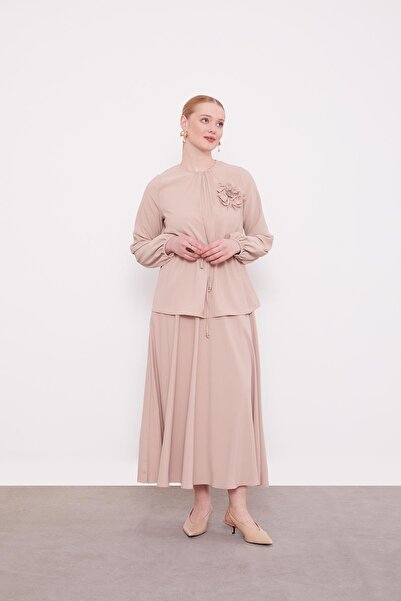 Levidor K.Bej Yaka Gül Detaylı Etek Takım