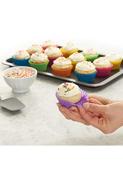 Generic 12-Cup Muffin Tray with 12 Silicone Cupcake Molds – Nonstick Bakeware Set – Multicolor