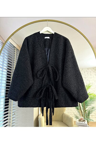 Bahar Altundemir Kadın Siyah Bağcıklı Astarlı Oversize Kaşe Panço