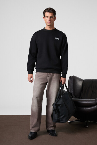 GRIMELANGE Ανδρικό φούτερ Ernest από οργανικό βαμβάκι με μαλακή στάμπα και λεπτομέρεια με λαιμόκοψη και εσωτερικό φλις μαύρο φούτερ