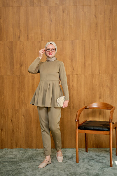 LOCCO Women's Stitching Detailed Pleated Suit Green