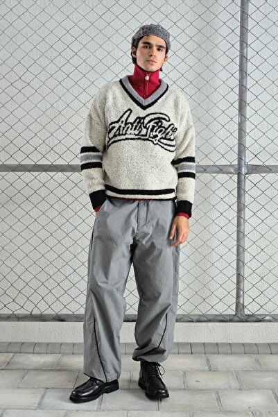 GIESTO Written V-Neck Oversize Feathered Gray Sweater