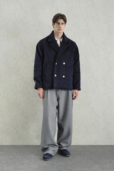 GIESTO ΚΟΝΤΟ ΜΠΛΕ ΠΑΛΤΟ ΜΕ ΧΡΥΣΑ ΚΟΥΜΠΙΑ