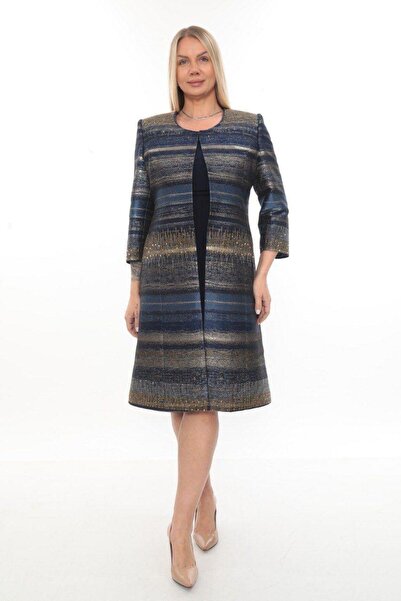 MİSS DİAMOND طقم مكون من سترة مبطنة بتفاصيل حجرية وفستان بدون أكمام من الجاكار