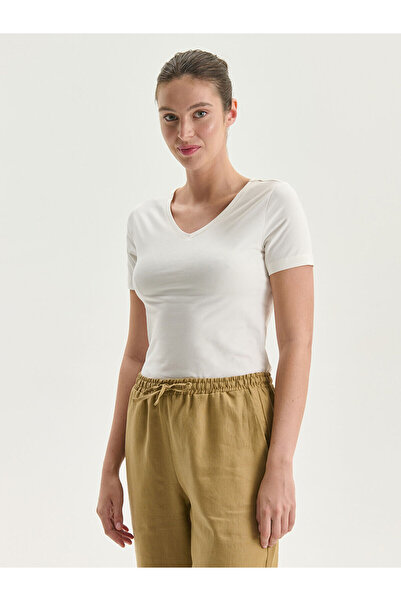 LC Waikiki V Yaka Düz Kısa Kollu Kadın Tişört