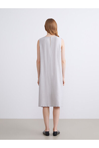 LC Waikiki Φόρεμα σε γραμμή Α με λαιμόκοψη με ανάμεικτο ύφος