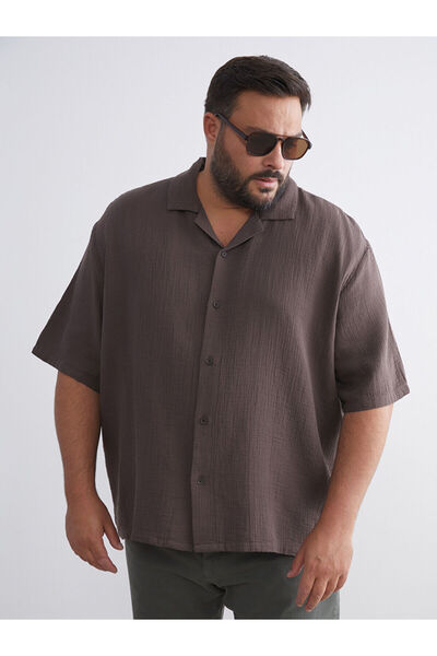 LC Waikiki قميص رجالي من الموسلين بأكمام قصيرة وياقة منتجع مريحة باللون البني