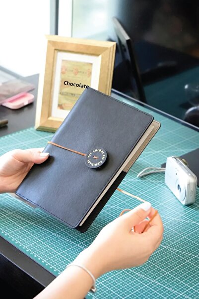 Victoria's Journals Caiet A5 cu capac vegan cu mecanism.100 gr. 160 pagini. Linie