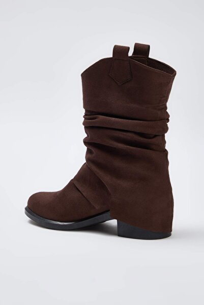 TRENDYOL SHOES Γυναικείες μπότες με τακούνι με λεπτομέρεια από καστόρι καφέ TAKAW26BO00084