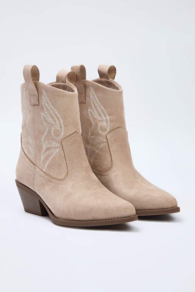 TRENDYOL SHOES Γυναικείες μπότες καουμπόη με κεντημένο μπλοκ τακούνι βιζόν TAKAW26BO00066