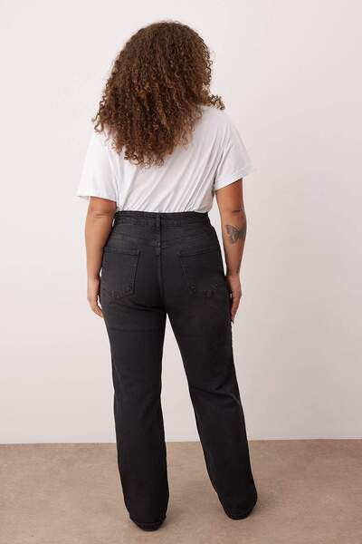 Trendyol Curve Більш екологічні чорні джинси з високою талією, прямим кроєм та великим розміром TBBAW24CJ00045
