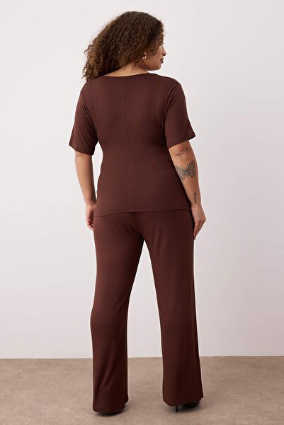 Trendyol Curve Καφέ πλεκτό με λεπτομέρεια με αγκράφα, μεγάλο μέγεθος, επάνω και κάτω μέρος - Σετ TBBAW26CP00004