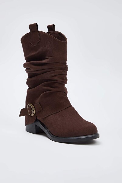 TRENDYOL SHOES Γυναικείες μπότες με τακούνι με λεπτομέρεια από καστόρι καφέ TAKAW26BO00084