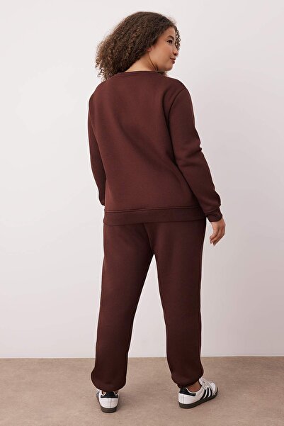 Trendyol Curve Καφέ σλόγκαν με στάμπα Regular Fit Σετ αθλητικής φόρμας με φλις εσωτερικά μεγάλου μεγέθους TBBAW26TS00004