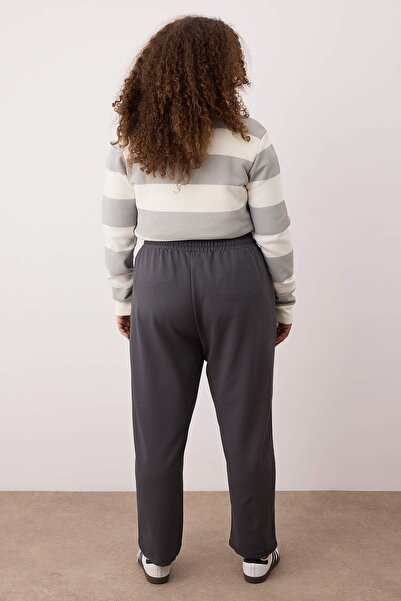 Trendyol Curve Anthracite ψηλόμεσο πλεκτό παντελόνι φούτερ μεγάλου μεγέθους TBBAW26AJ00009