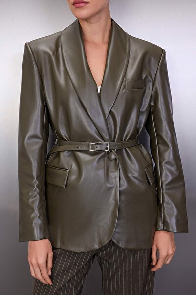 Trendyol Collection Khaki pásek s dvojitým zapínáním na knoflíky, tkaný blejzr z umělé kůže TWOAW26BC00002