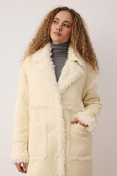Trendyol Collection Ecru Double Sided Fur Mono Closure Oversize Long Suede Coat Twoaw26Kb00001